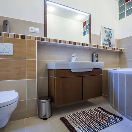 Luxury Air-conditioned Family Spitalska Old Town Apartment